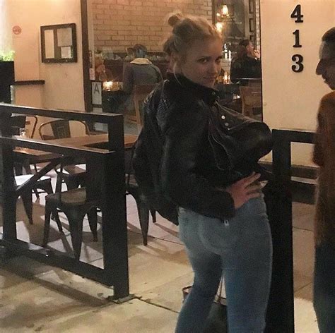 Emily in bra and tight jeans : r/EmilyOsment